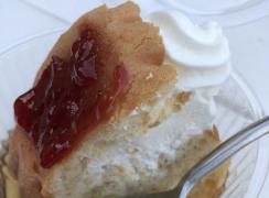 Un român a cumpărat toate savarinele pe care le-a găsit într-un magazin din Anglia şi a reuşit să îşi şocheze vecinii