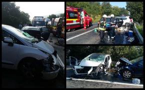 Şapte victime, între care şi doi copii, după ce două maşini s-au izbit frontal în Hunedoara. Trei dintre victime, încarcerate