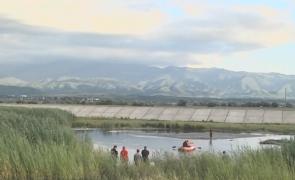 Salvatori de la ISU caută o persoană înecată în apă