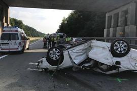 Accident groaznic cu români, în Austria. Tatăl a murit pe loc, mama şi fetiţa lor sunt în comă într-un spital din Viena