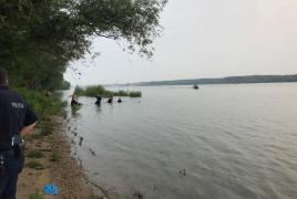 Un băiat de 9 ani s-a înecat în Jiu, la Braloştiţa. Fratele lui de 14 ani a încercat să îl salveze şi a dispărut şi el luat de ape