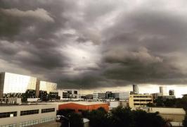 Avertizare meteo de vreme severă! Cod galben de averse şi vijelii pentru aproape toată ţara, până marţi de dimineaţă