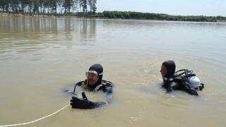 Copilul de 14 ani care a vrut să își salveze fratele din râul Jiu a fost găsit mort de scafandri