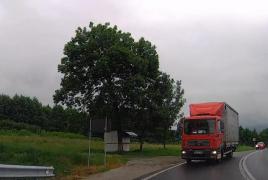 Tragedie evitată în ultima clipă, pe o şosea din judeţul Braşov. Un şofer a intrat pe contrasens, în maşină s-au auzit strigăte de disperare (Video)