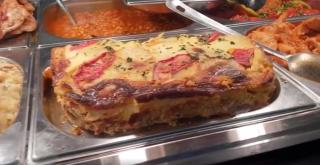 Gândacii de bucătărie se plimbă în voie prin mâncare, la City Mall Galaţi