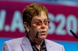 Elton John acuză Rusia şi Europa de Est de discriminare faţă de cuplurile gay