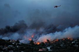 Cel mai recent bilanţ al incendiilor devastatoare din Grecia creşte dramatic. 81 de oameni au murit în infernul de lângă Atena