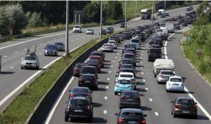 Accident cu un autocar plin de turişti pe o autostradă din Belgia. Sunt peste 20 de victime