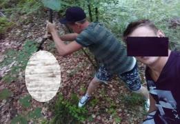 Cei doi s-au fotografiat și chiar ar fi postat fotografiile pe Facebook, lăudându-se cu reușita lor