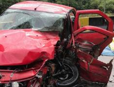 Accident pe Valea Oltului. Maşină izbită de un TIR, şoferul a murit pe loc. Printre victime se află şi un bebeluş