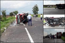Primele imagini de la accidentul de la Urziceni. Impactul a fost atât de puternic încât bucăți din mașini au zburat și au lovit un al treilea autovehicul