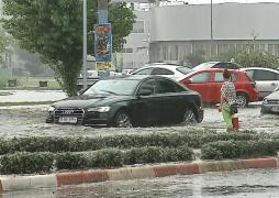 S-au rupt norii la Constanța! Străzi inundate, trafic paralizat la intrare în Mamaia (Video) 