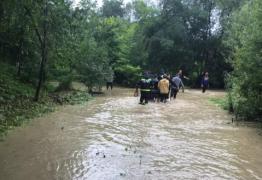 Tragedie în Vâlcea! O fetiță de 12 ani a fost luată de viitură, la Lădești, medicii nemaiputînd să-i salveze viața