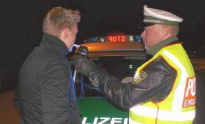 Şoferul român al unei camionete avea alcoolemie 2,81, pe o autostradă din Germania. Colegul lui de cabină s-a urcat la volan, dar şi el avea 1,85