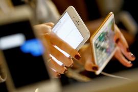 Telefoanele mobile, interzise definitiv în şcoli şi colegii, în Franţa