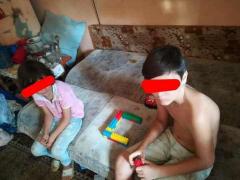 Strigăt de ajutor al unor copii chinuiţi de propriul tată în Dâmboviţa: 'Luaţi-ne de aici!'