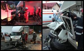 Şoferiţa unei dube a scăpat cu viaţă pentru că nu purta centură de siguranţă. A adormit la volan, la Gura Humorului, şi a intrat direct într-un camion