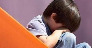 Un băieţel român de 3 ani a fost găsit pe stradă, plângând, la Fiumicino, lângă Roma. Era atât de speriat că nu putea spune nici cum îl cheamă