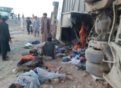 Un autobuz cu peste 50 de pasageri a sărit în aer, după ce a trecut peste o mină, în Afganistan