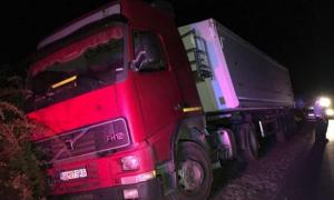 Un şofer de TIR a fost găsit mort în cabină, pe un drum judeţean, în apropiere de Brăila
