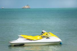 Skijet lângă plajă