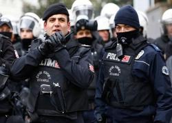 Turcia a ordonat arestarea a 271 de militari, printre care un general şi zece colonei