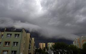 ANM a emis o alertă meteo de ploi torenţiale, furtuni şi grindină în toată ţara, până luni seară