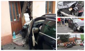 Accident la Arad, un Audi a spulberat un Volkswagen, pe care l-a proiectat într-o casă