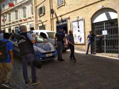 Un adolescent român a fost găsit mort în casă, la Chiusi, în Italia. Ipoteză teribilă a poliţiştilor care anchetează cazul