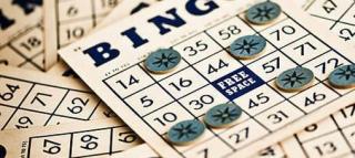 Doua românce şi-au încuiat cei trei copii în maşină, în faţa unui Bingo, în Italia, şi au intrat să joace. Poliţia le caută de patru zile