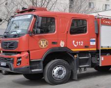 O mașină de pompieri, implicată într-un accident în timpul unei misiuni de salvare în Olt. Autospeciala s-a răsturnat pe DN54