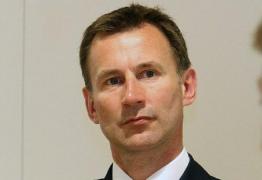 Theresa May l-a numit pe Jeremy Hunt ministru de Externe, în urma demisiei lui Boris Johnson