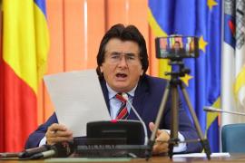 Primarul Timisoarei, Nicolae Robu, la o conferinta de presa