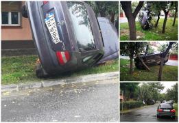 Mai ceva ca-n filme! Chemați la locul unui accident, polițiștii au descoperit că mașina avea două rânduri de numere de înmatriculare. Șoferul s-a răsturnat, după ce tâlhărise o femeie