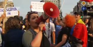 Controale pirotehnice asupra maşinilor protestatarilor de la mitingul diasporei, parcate la Piaţa Victoriei