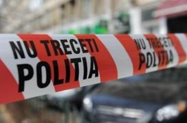 Tânăr găsit mort în scara blocului, după ce ar fi căzut peste balustradă, la Piteşti