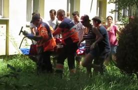 O fetiţă de 12 ani, din Gherla, s-a aruncat de la etaj şi a lăsat părinţilor un bilet de adio