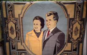 Covor Nicolae şi Elena Ceauşescu, scos la vânzare pe Internet