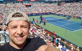 El e românul care a strigat obscenităţi anti-PSD la meciul Simonei Halep, de la Montreal. Video cu momentul care a deranjat-o pe Simona