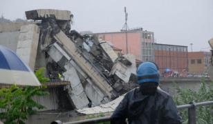 Video cu momentul in care podul din Genova se prabuseste peste o autostrada