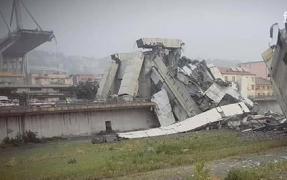 Dezastrul din Italia, văzut din elicopter. Imagini cu podul prăbușit după ce a fost lovit de fulger. 20 de oameni au murit (Video)