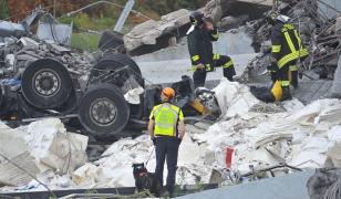 Un şofer român a scăpat cu viaţă după tragedia cu 35 de morţi de la Genova