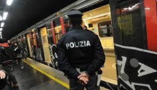 Haos la metroul din Roma, după ce doi hoţi români au sărit pe linia de tren ca să scape de poliţişti