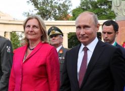 Liderul rus Vladimir Putin si ministrul austriac de externe, Karin Kneissl