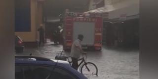 Ploile torențiale şi furtunile se extind duminică. Avertismentele meteorologilor