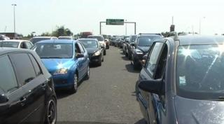 Coloană de maşini pe 10 kilometri la ieşirea din ţară pe la Vama Nădlac