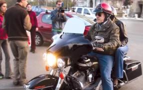 Politicienii care au o pasiune pentru bijuteriile pe doar două roţi