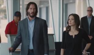 Wynona Ryder și Keanu Reeves într-o scenă din filmul Destination Wedding