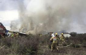 Un pasager a filmat momentul terifiant în care avionul Aeromexico se prăbușește! (Video)