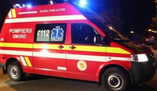 Un bărbat din Botoşani a vrut să se spânzure de geam, însă a căzut în gol de la etaj